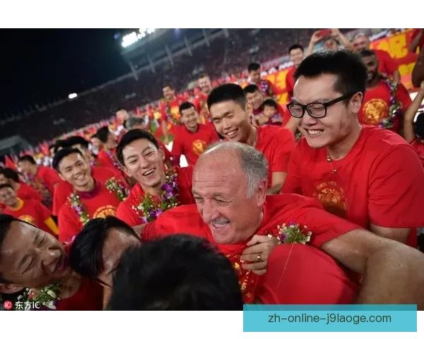 广州恒大书写中超七连冠传奇荣耀震撼足坛