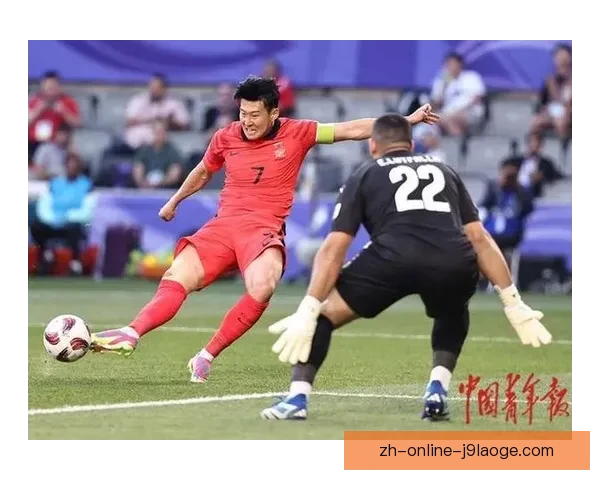 孙兴慜赛后投身公益活动展现球场外温暖一面 孙兴慜赛后投身公益活动展现球场外温暖一面